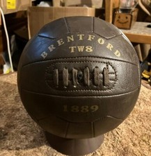 BRENTFORD TW8 display in pelle